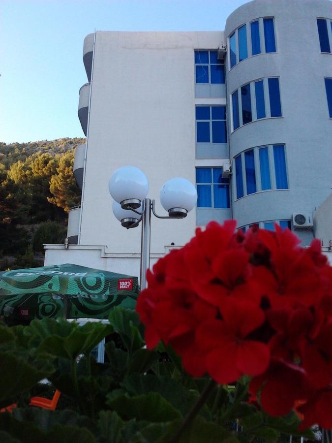 Hotel Kaqaniku Shëngjin エクステリア 写真